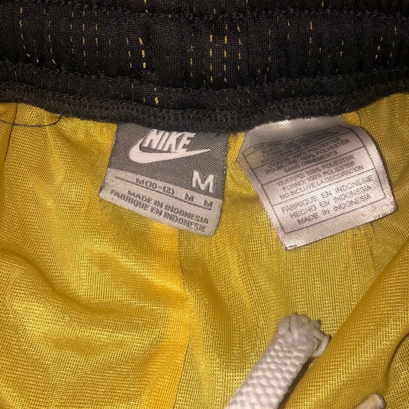 Boys Nike Basketball Shorts - Picture 2 of 3